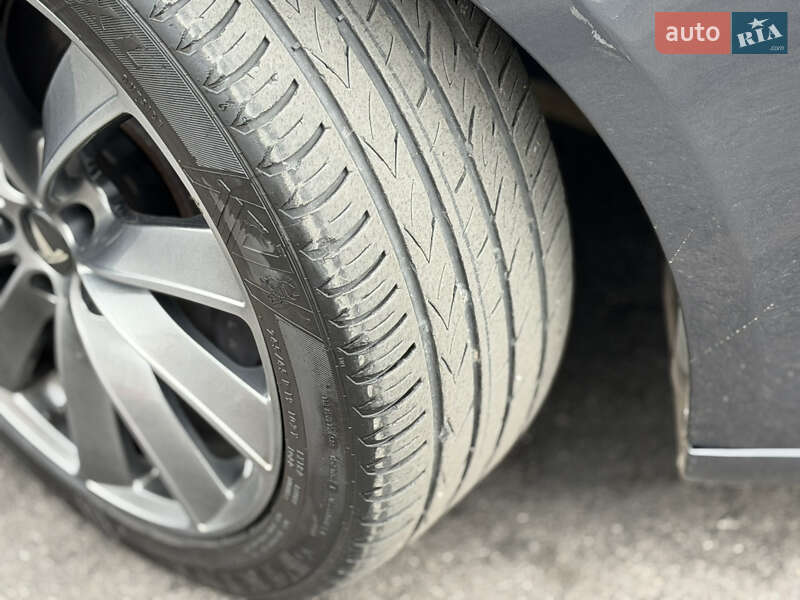 Лифтбек Tesla Model S 2018 в Виннице