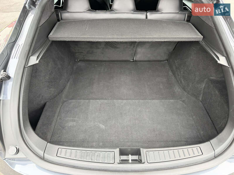 Лифтбек Tesla Model S 2018 в Виннице