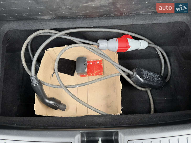 Лифтбек Tesla Model S 2018 в Виннице