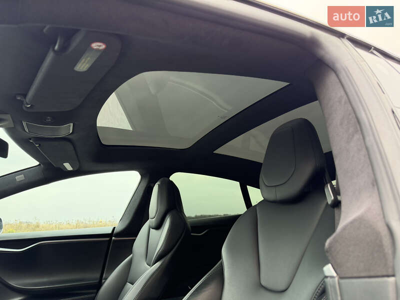 Лифтбек Tesla Model S 2018 в Виннице