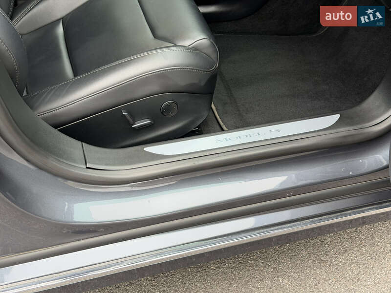 Лифтбек Tesla Model S 2018 в Виннице