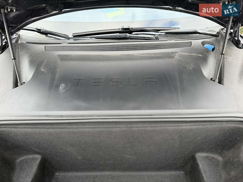 Лифтбек Tesla Model S 2018 в Виннице