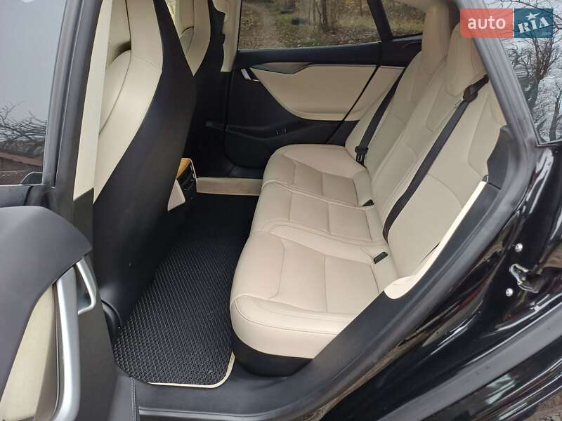 Ліфтбек Tesla Model S 2018 в Івано-Франківську
