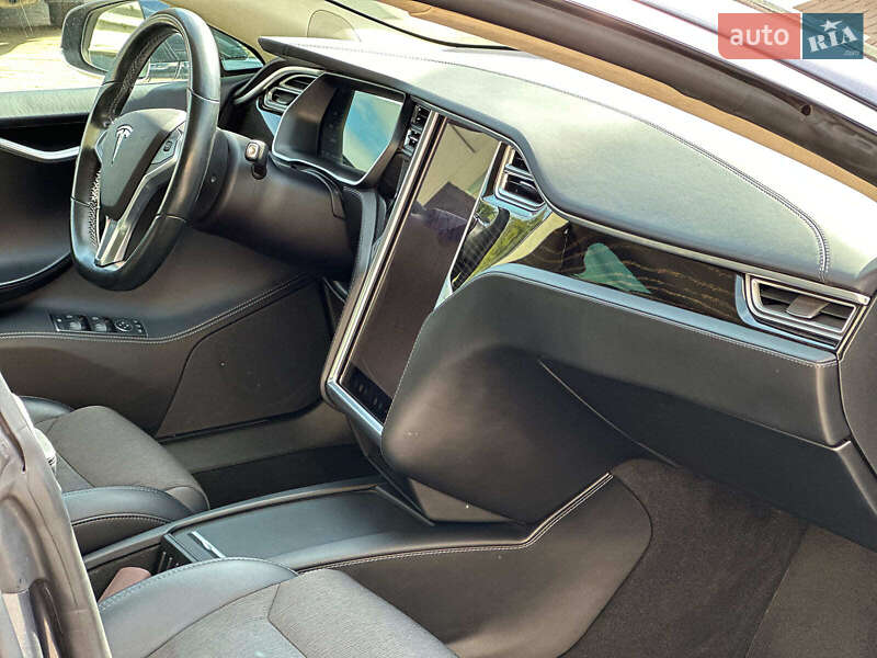 Лифтбек Tesla Model S 2017 в Одессе фото 16 Лифтбек Tesla Model S 2017 в Одессе