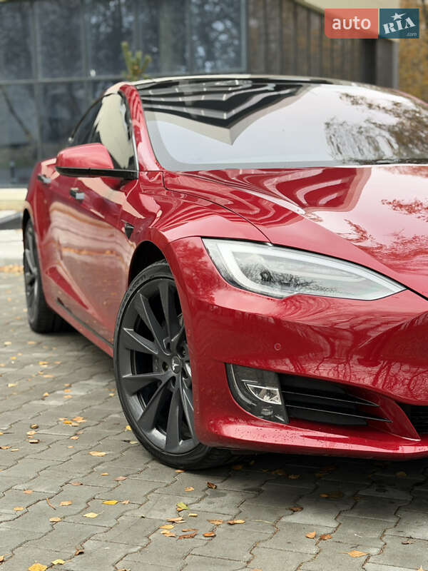Лифтбек Tesla Model S 2018 в Тернополе