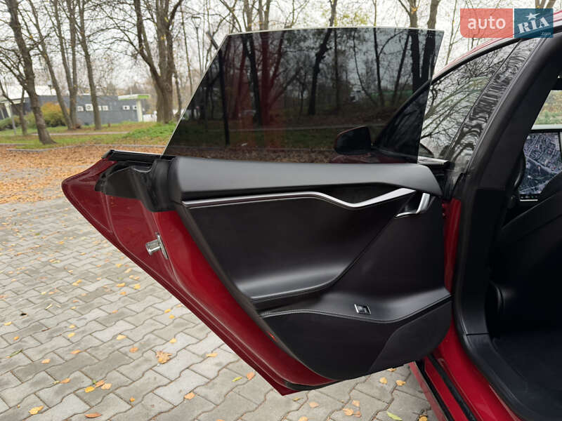 Лифтбек Tesla Model S 2018 в Тернополе
