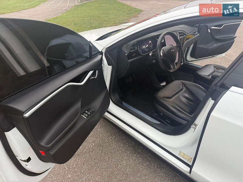 Ліфтбек Tesla Model S 2016 в Тернополі фото 16 Ліфтбек Tesla Model S 2016 в Тернополі