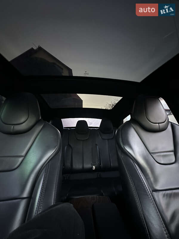 Ліфтбек Tesla Model S 2017 в Луцьку