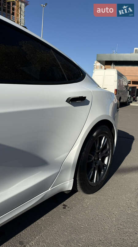 Лифтбек Tesla Model S 2023 в Львове
