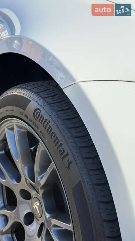 Лифтбек Tesla Model S 2023 в Львове