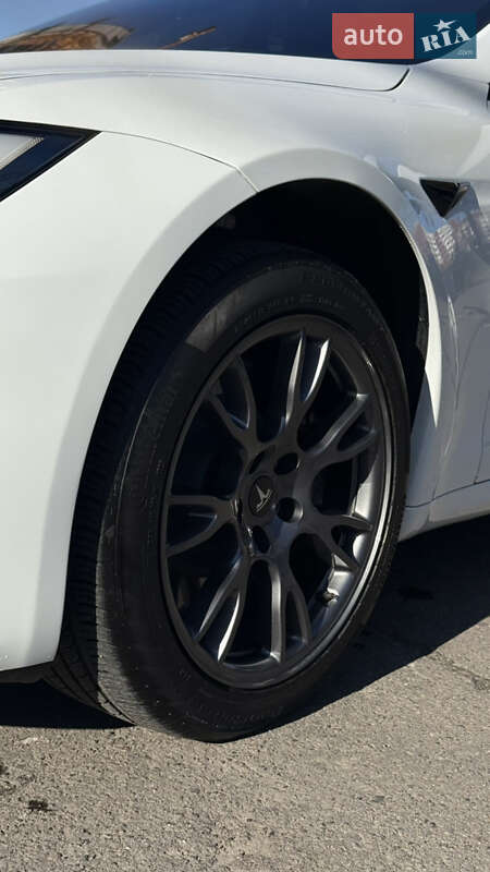 Лифтбек Tesla Model S 2023 в Львове фото 17 Лифтбек Tesla Model S 2023 в Львове