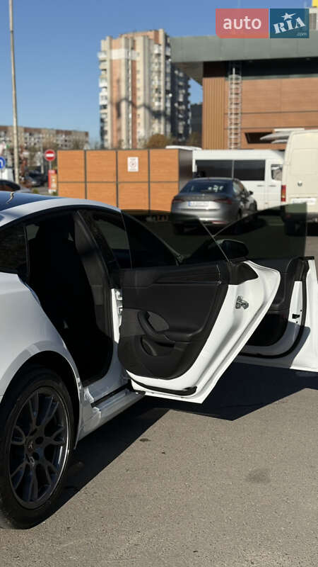 Лифтбек Tesla Model S 2023 в Львове