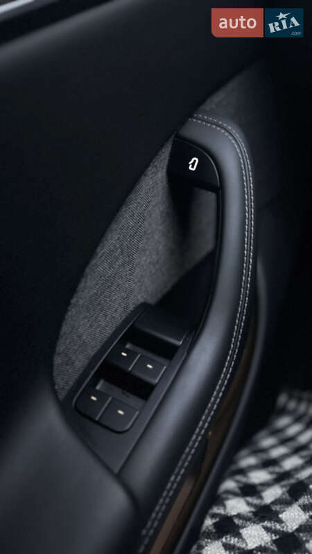 Лифтбек Tesla Model S 2023 в Львове фото 52 Лифтбек Tesla Model S 2023 в Львове