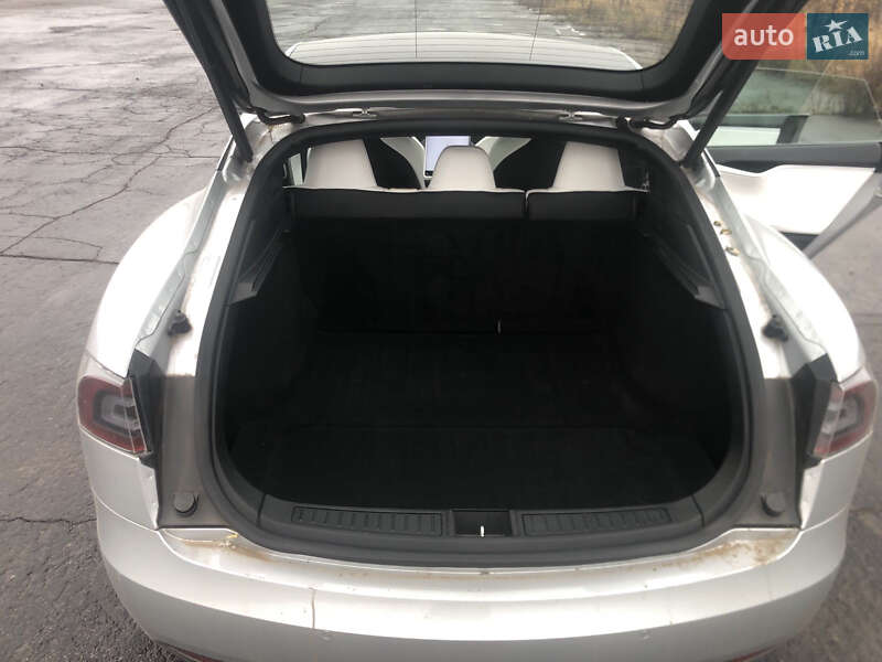 Ліфтбек Tesla Model S 2017 в Вінниці фото 5 Ліфтбек Tesla Model S 2017 в Вінниці