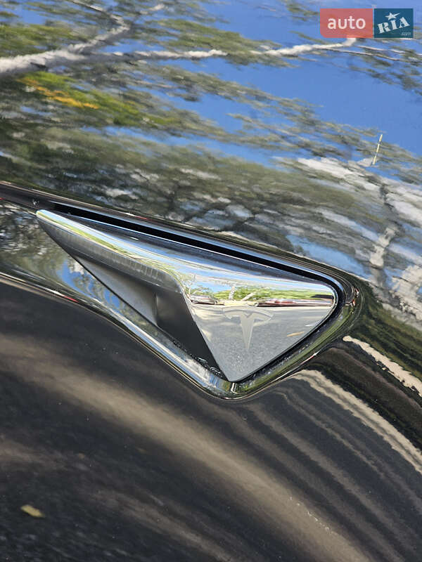 Ліфтбек Tesla Model S 2017 в Чорноморську