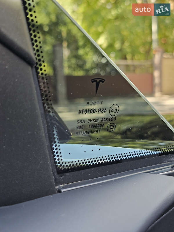Ліфтбек Tesla Model S 2017 в Чорноморську