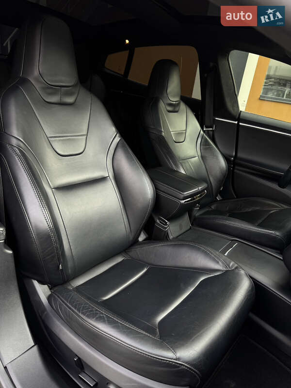 Ліфтбек Tesla Model S 2016 в Коломиї