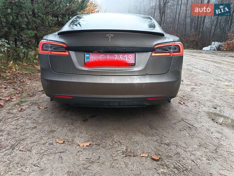 Лифтбек Tesla Model S 2015 в Новояворовске фото 10 Лифтбек Tesla Model S 2015 в Новояворовске