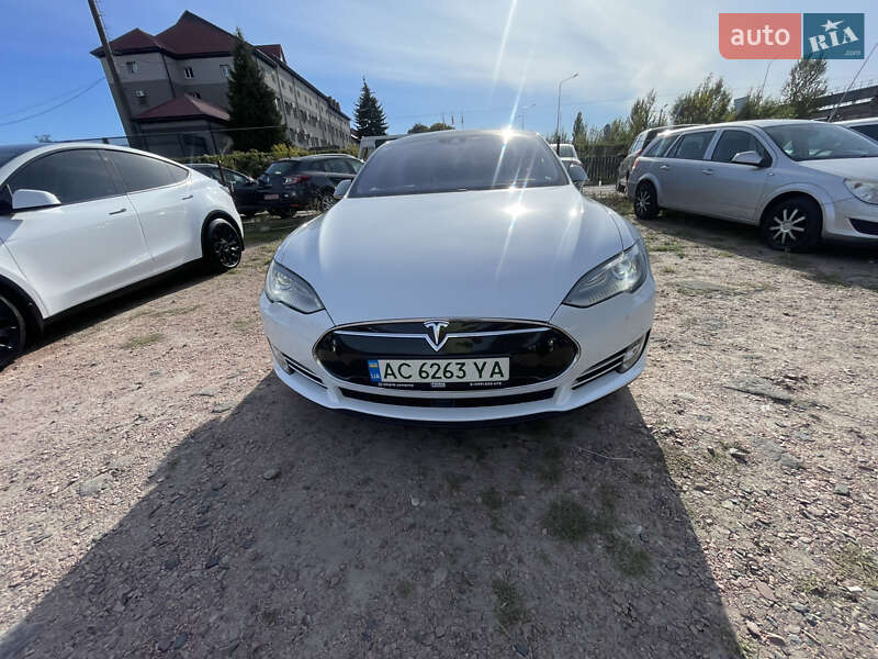 Ліфтбек Tesla Model S 2016 в Луцьку фото 2 Ліфтбек Tesla Model S 2016 в Луцьку