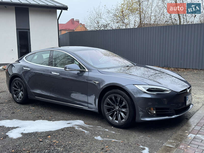 Tesla Model S 2020