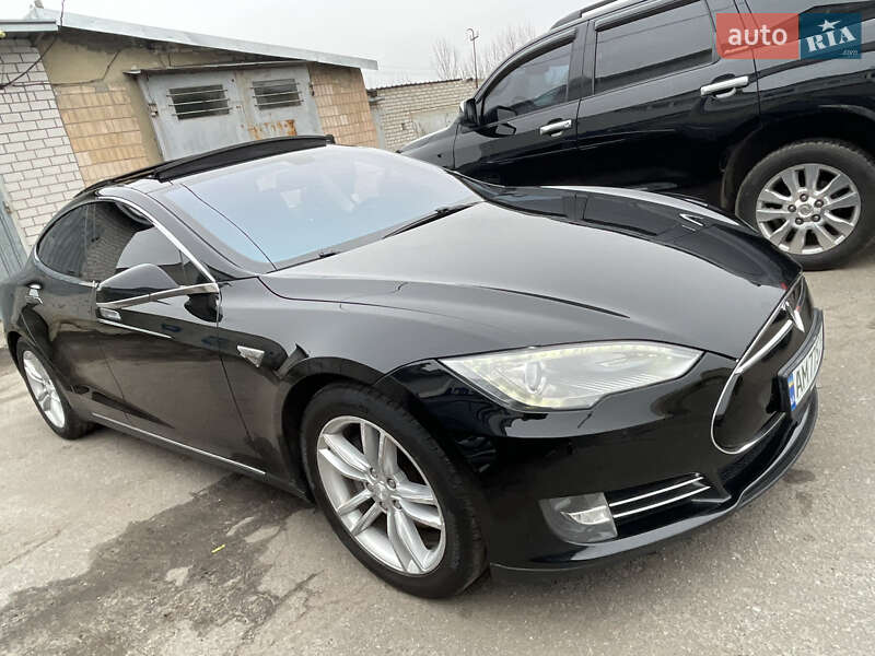 Ліфтбек Tesla Model S 2014 в Житомирі