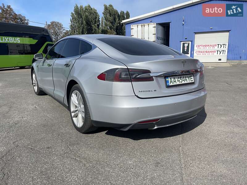 Ліфтбек Tesla Model S 2013 в Києві