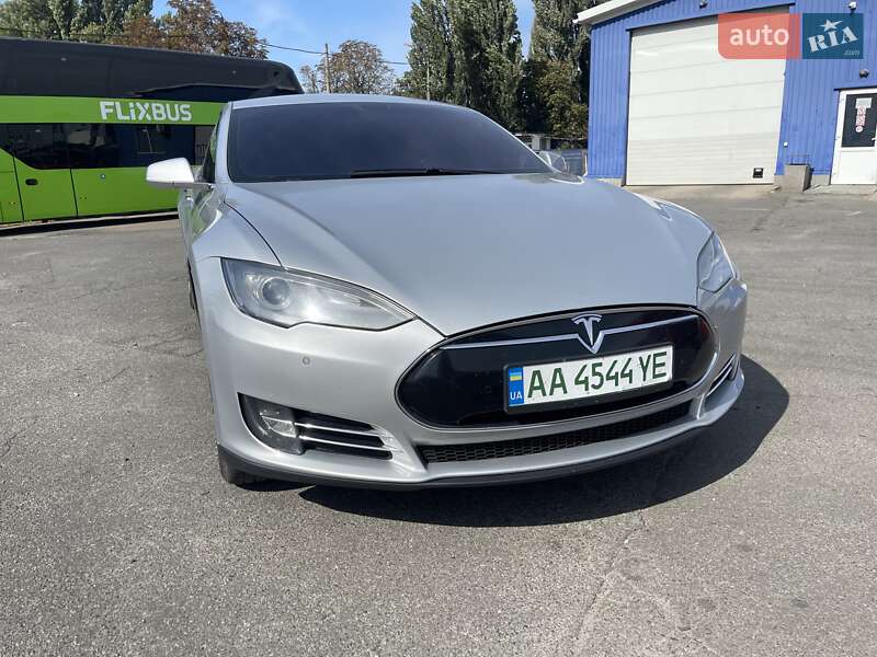 Ліфтбек Tesla Model S 2013 в Києві