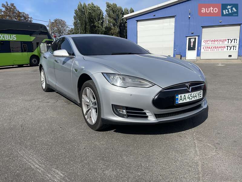 Ліфтбек Tesla Model S 2013 в Києві