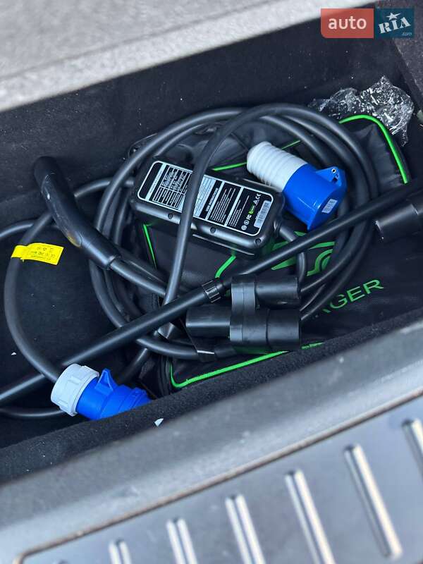 Лифтбек Tesla Model S 2016 в Полтаве фото 2 Лифтбек Tesla Model S 2016 в Полтаве