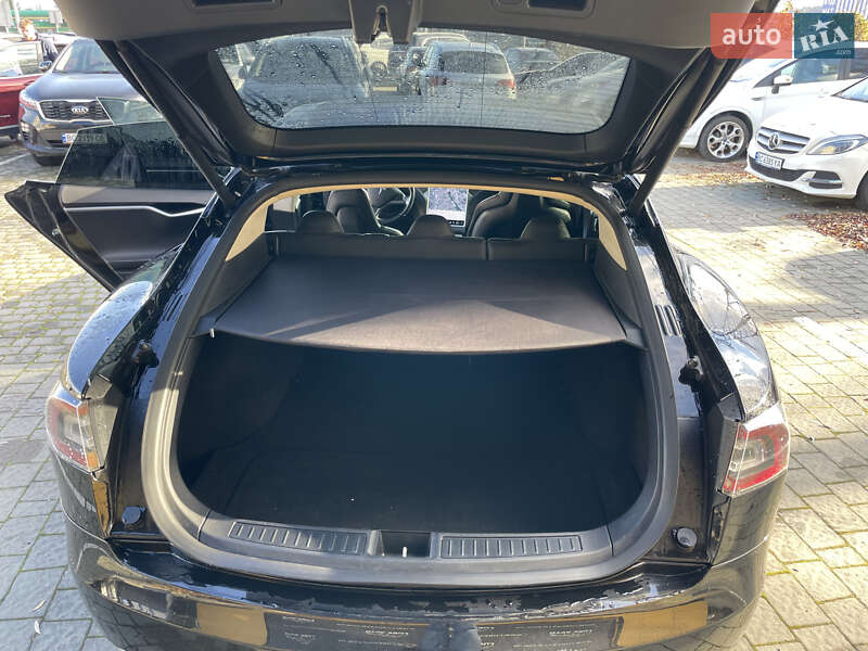 Ліфтбек Tesla Model S 2013 в Львові