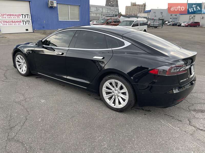 Ліфтбек Tesla Model S 2016 в Києві