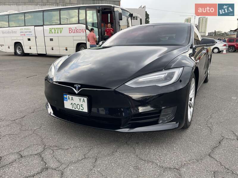 Ліфтбек Tesla Model S 2016 в Києві