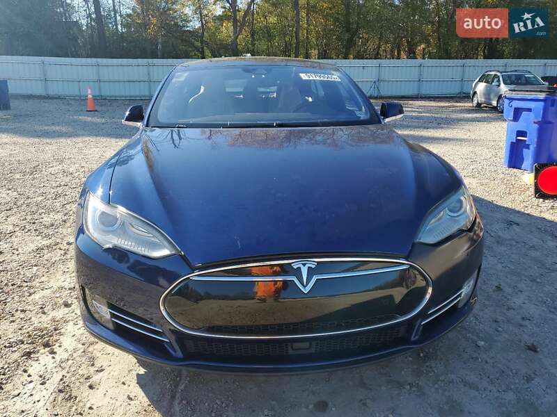 Лифтбек Tesla Model S 2015 в Сумах