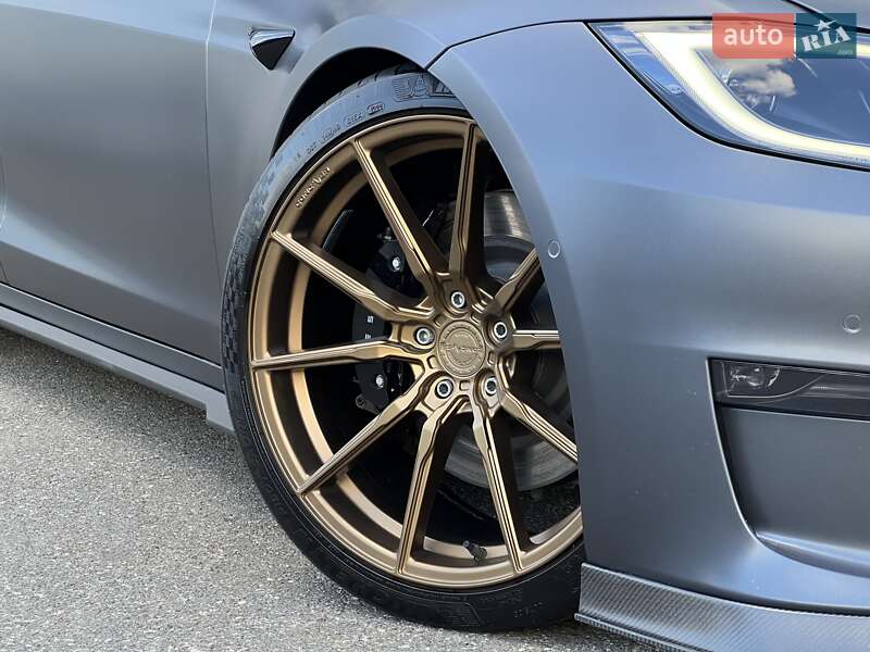 Лифтбек Tesla Model S 2022 в Киеве