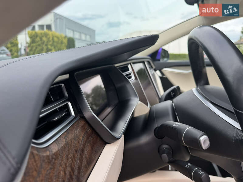 Ліфтбек Tesla Model S 2017 в Львові фото 18 Ліфтбек Tesla Model S 2017 в Львові