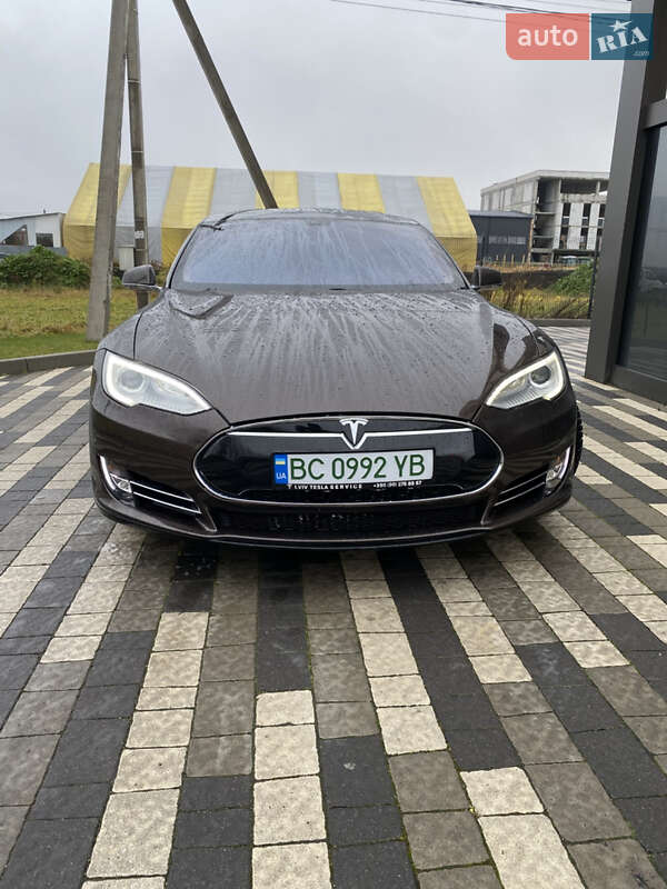 Лифтбек Tesla Model S 2013 в Львове