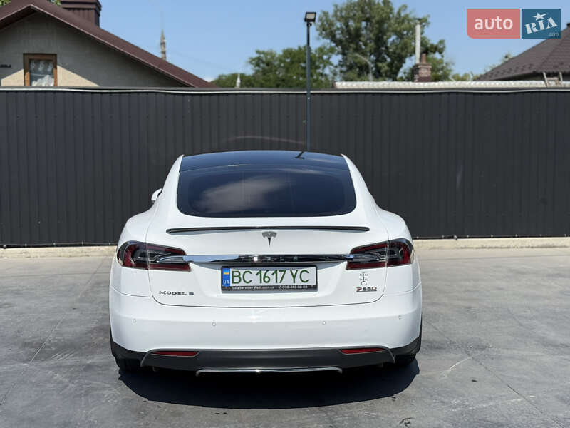 Ліфтбек Tesla Model S 2015 в Чернівцях