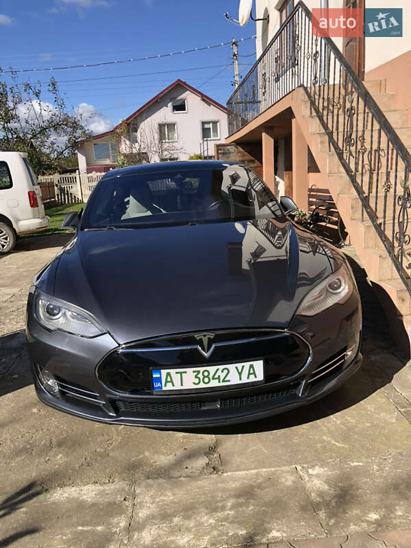 Ліфтбек Tesla Model S 2015 в Богородчанах