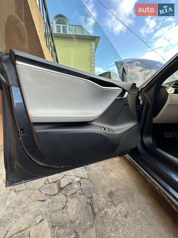 Ліфтбек Tesla Model S 2015 в Богородчанах