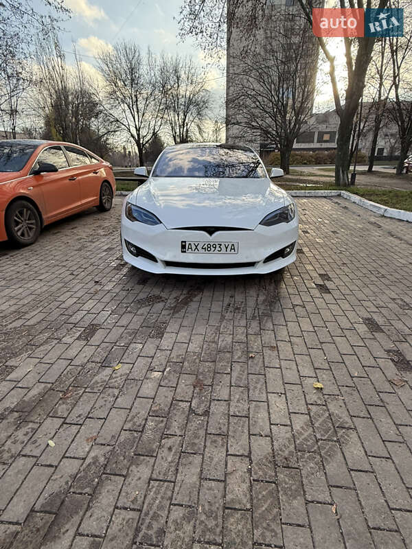 Tesla Model S 2015