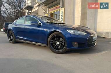 Лифтбек Tesla Model S 2015 в Днепре