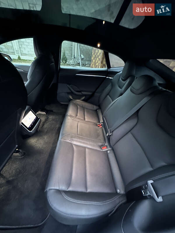 Ліфтбек Tesla Model S 2021 в Золочеві