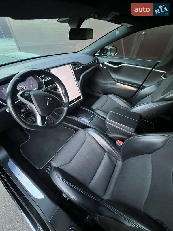 Лифтбек Tesla Model S 2017 в Киеве