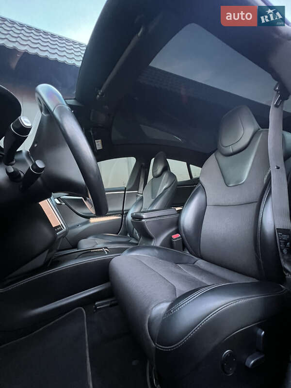 Лифтбек Tesla Model S 2017 в Киеве