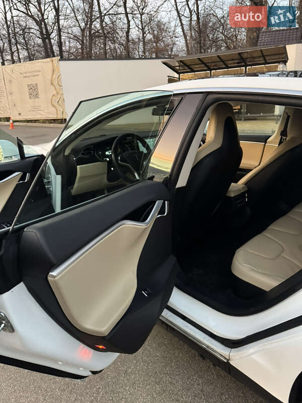 Ліфтбек Tesla Model S 2014 в Києві фото 10 Ліфтбек Tesla Model S 2014 в Києві