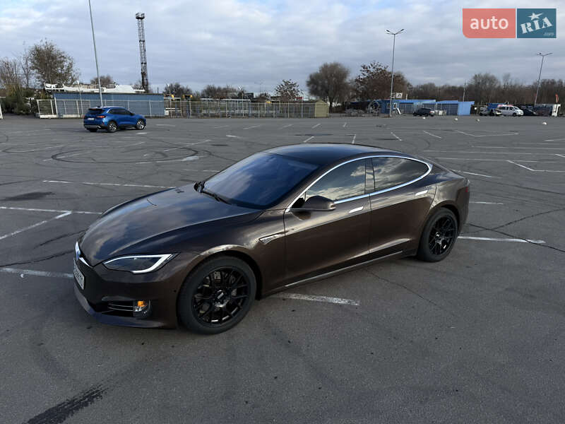 Ліфтбек Tesla Model S 2014 в Дніпрі фото 9 Ліфтбек Tesla Model S 2014 в Дніпрі