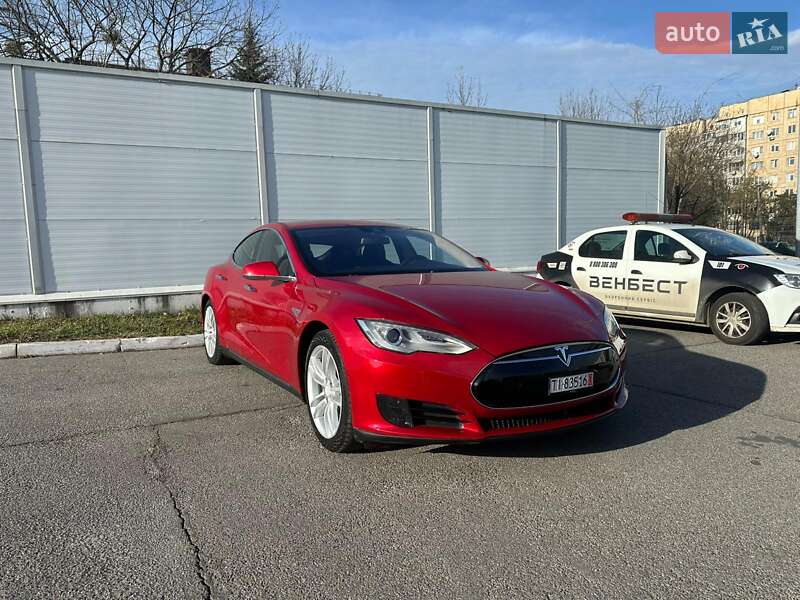 Ліфтбек Tesla Model S 2015 в Львові фото 31 Ліфтбек Tesla Model S 2015 в Львові