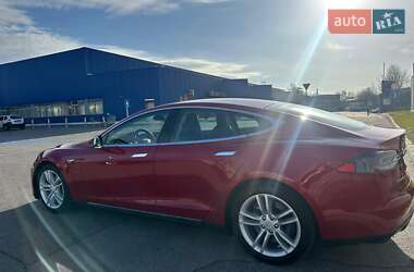 Лифтбек Tesla Model S 2015 в Львове
