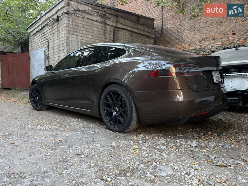 Ліфтбек Tesla Model S 2014 в Дніпрі фото 28 Ліфтбек Tesla Model S 2014 в Дніпрі