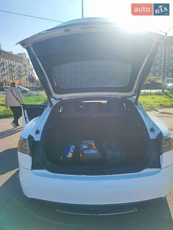 Лифтбек Tesla Model S 2015 в Николаеве фото 10 Лифтбек Tesla Model S 2015 в Николаеве